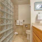 Kahala 623 bathroom