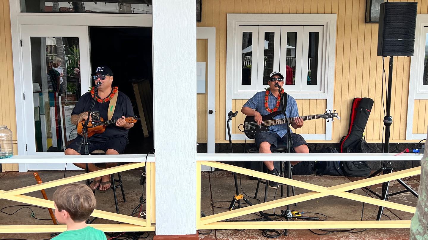 Love hearing @johnnyjamsesh live at Kukui’ula. Now we are officially on vacation!